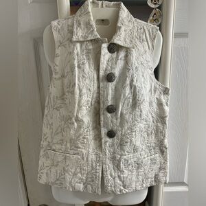 Chicos Vest. Size 0.